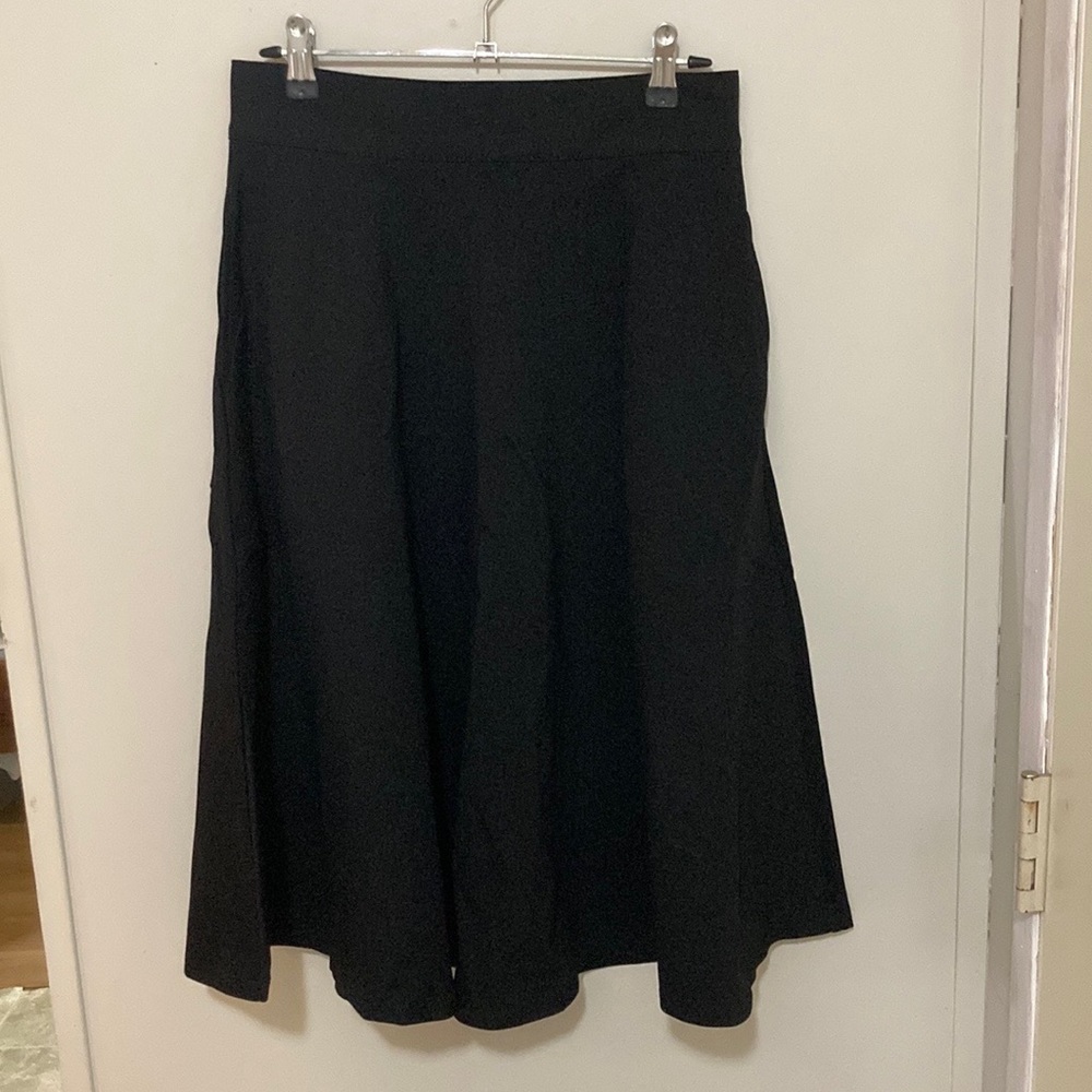 Black circle skirt with pockets!